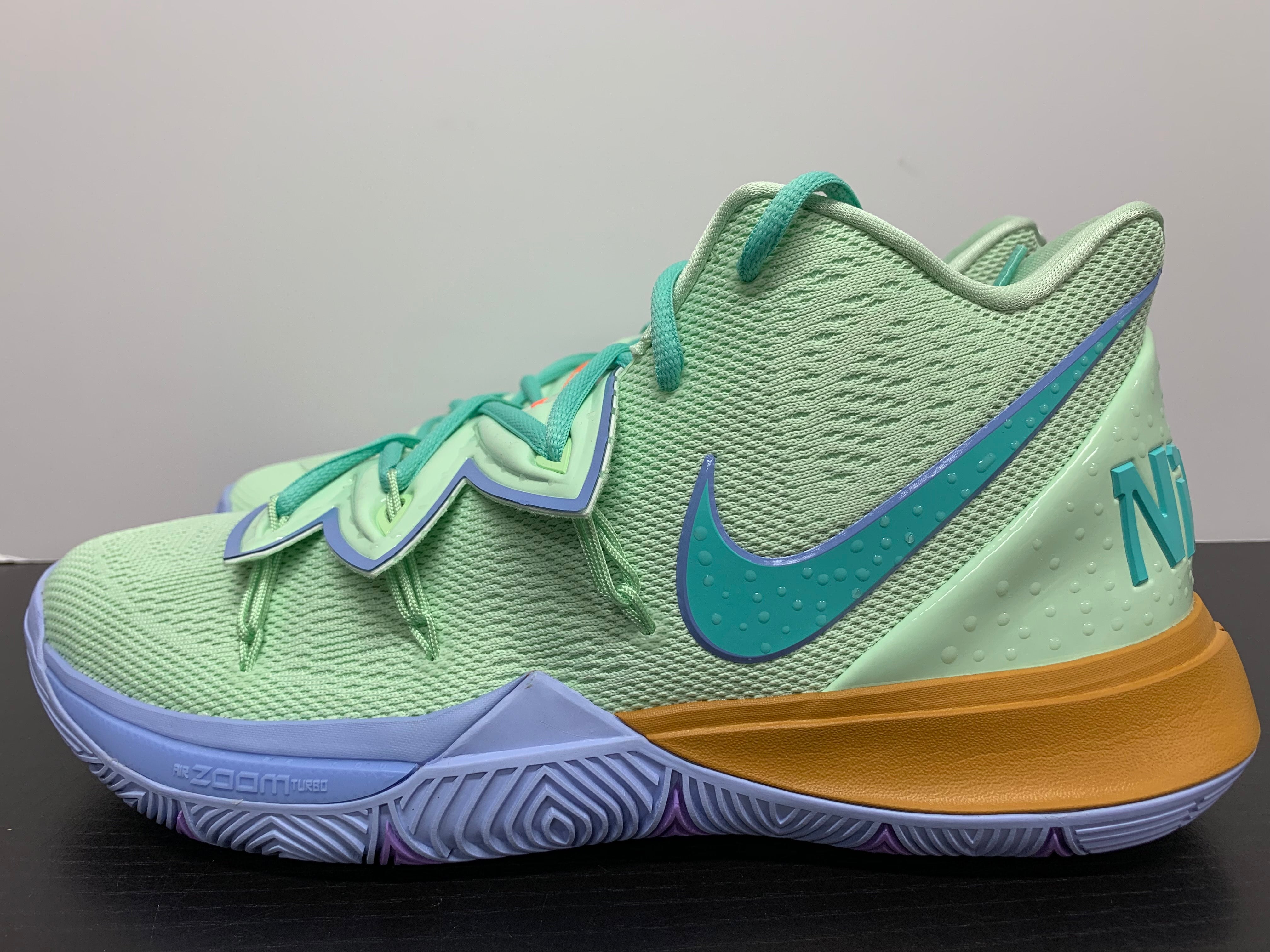 Nike Kyrie 5 SBSP Spongebob Pineapple House GS Cj7227